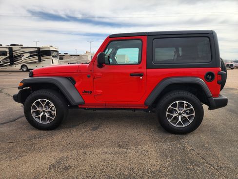 Used 2025 Jeep Wrangler Sport image 7