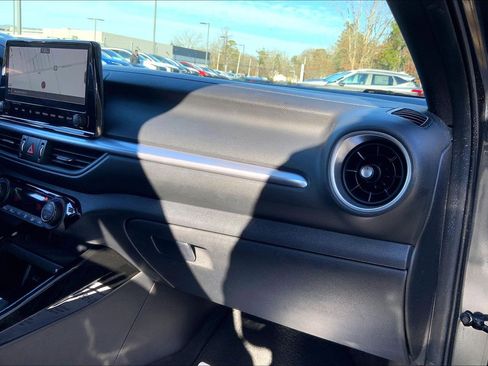 Used 2022 Kia Forte GT-Line w/ GT-Line Premium Package image 18