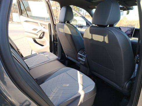 New 2026 Volkswagen Tiguan SE R-Line AWD/4WD image 11