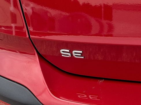 Used 2022 Volkswagen Taos SE FWD image 32