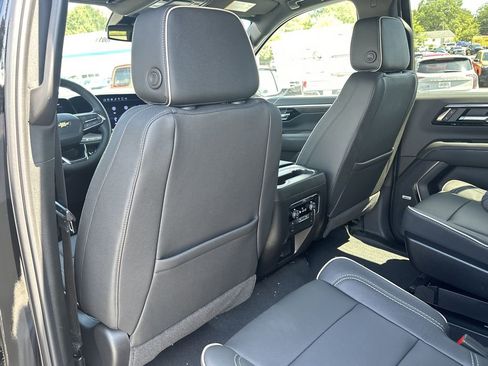 New 2025 Chevrolet Suburban Premier image 24