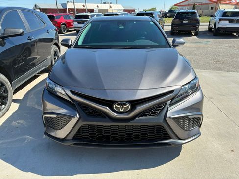 Used 2022 Toyota Camry SE w/ Convenience Package image 11