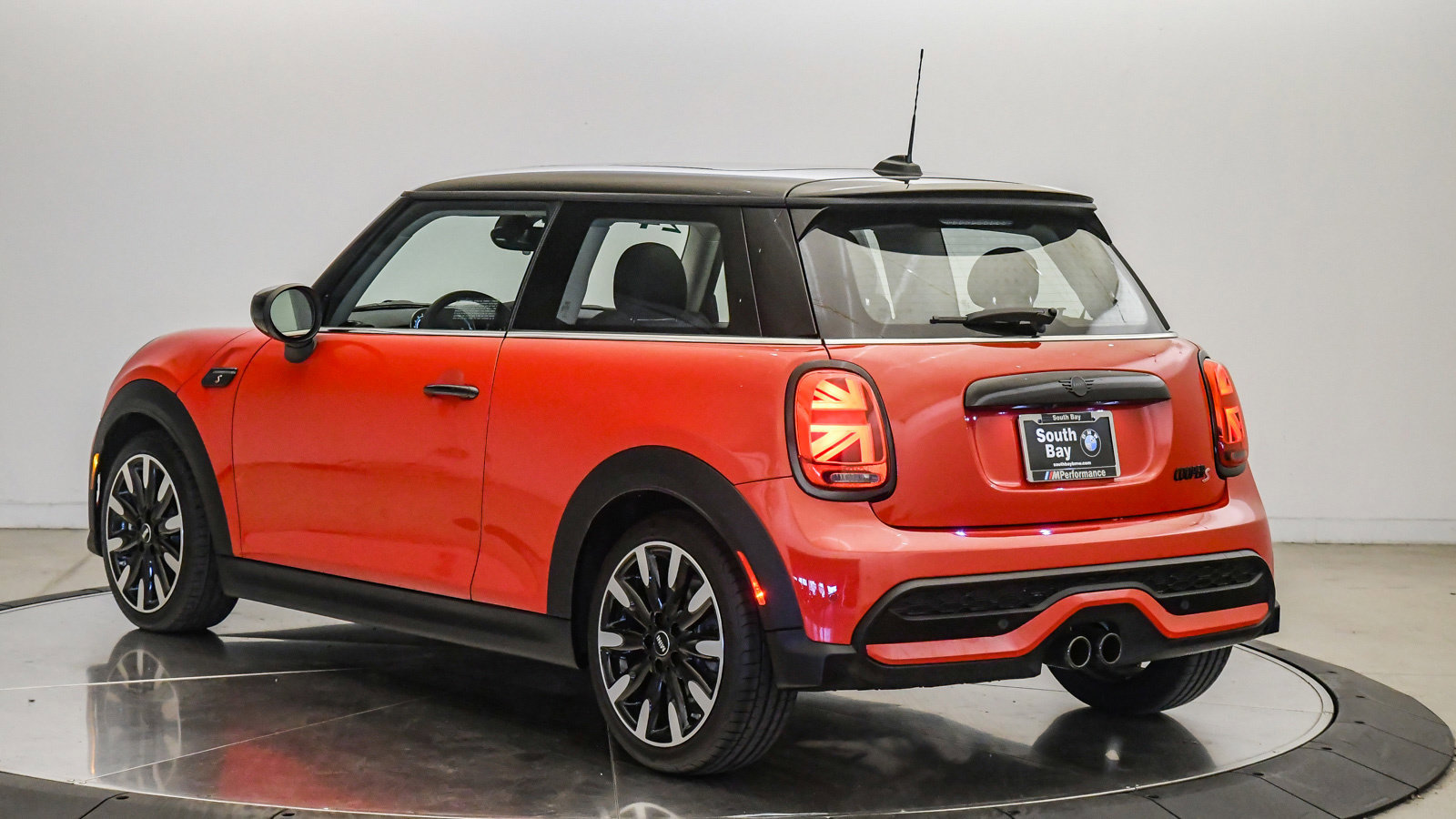Used 2024 MINI Cooper S FWD image 2
