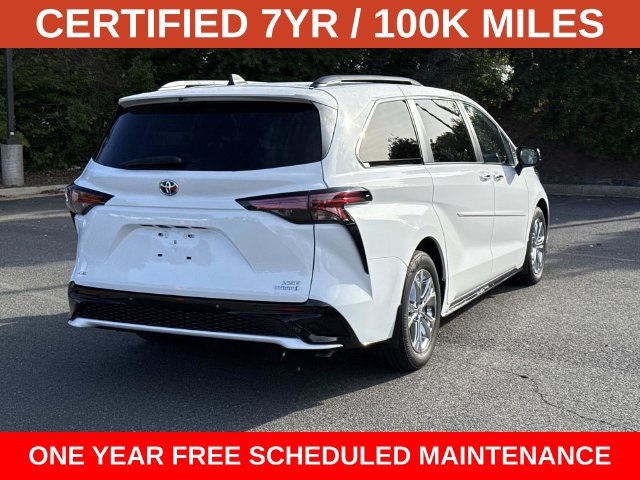 Used 2023 Toyota Sienna XSE w/ XSE Plus Package AWD/4WD image 2