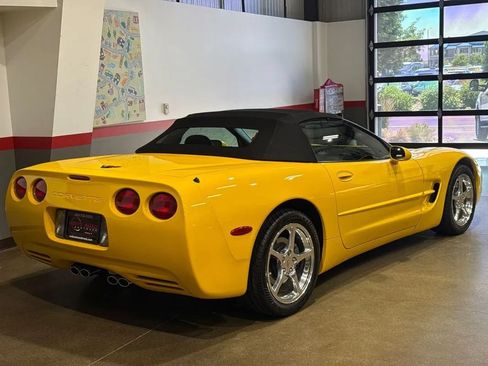 Used 2004 Chevrolet Corvette Convertible w/ Preferred Equipment Group RWD image 25