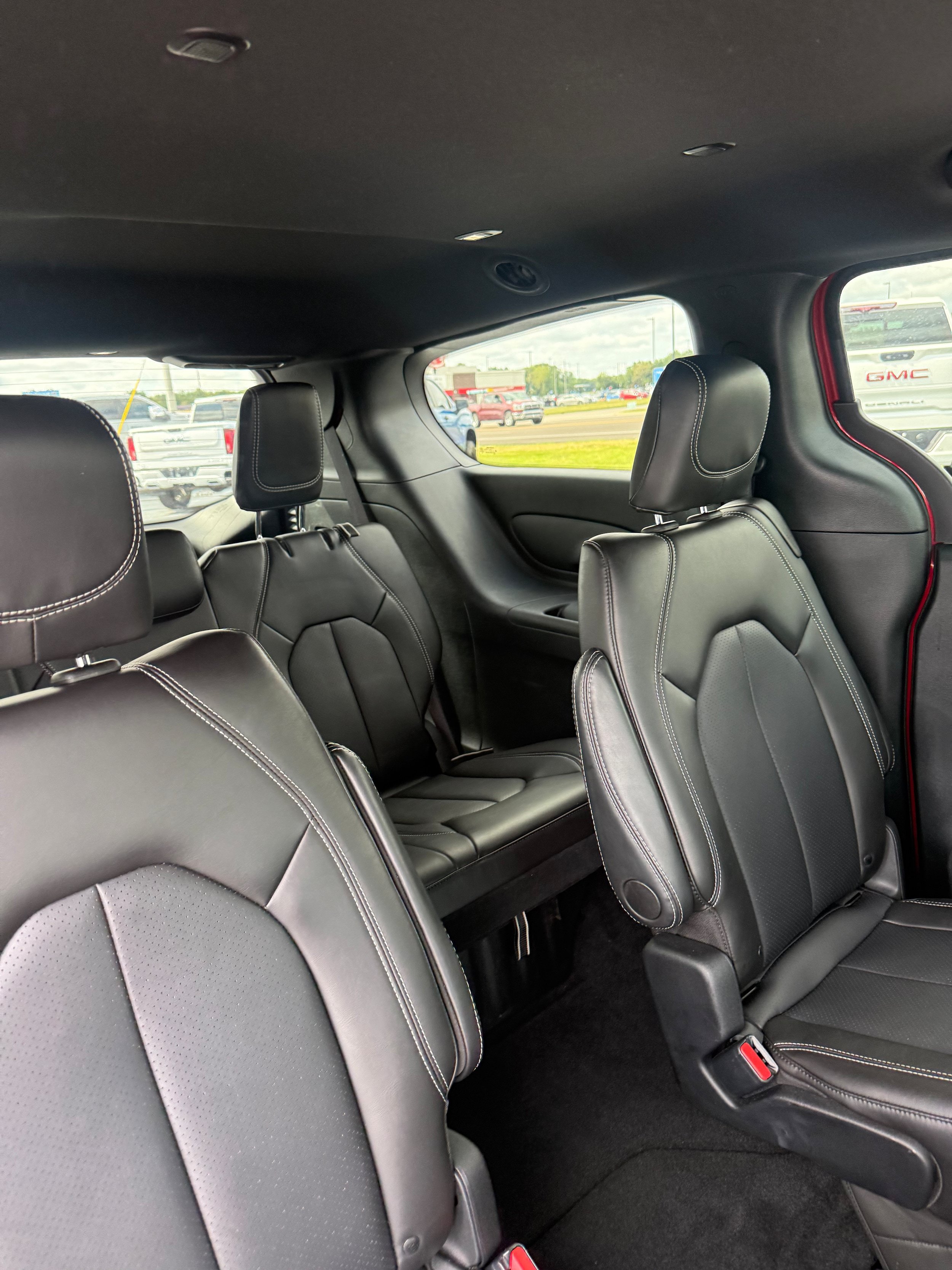 Used 2027 Chrysler Pacifica Select FWD image 9