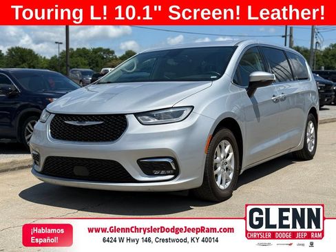 Used 2023 Chrysler Pacifica Touring-L FWD image 1