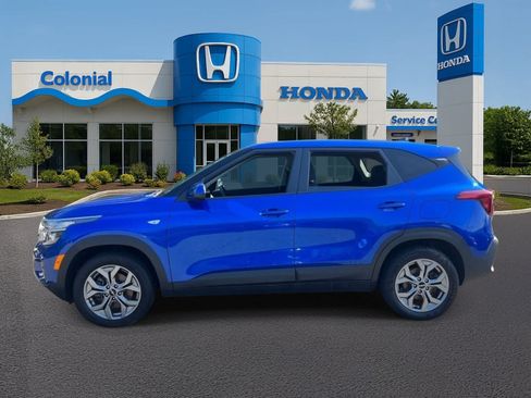 Used 2024 Kia Seltos LX AWD/4WD image 3