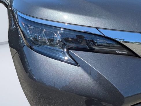 Used 2025 Toyota Sienna XLE w/ XLE Plus Package FWD image 9