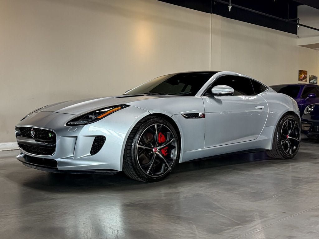 Used 2015 Jaguar F-TYPE R RWD image 3