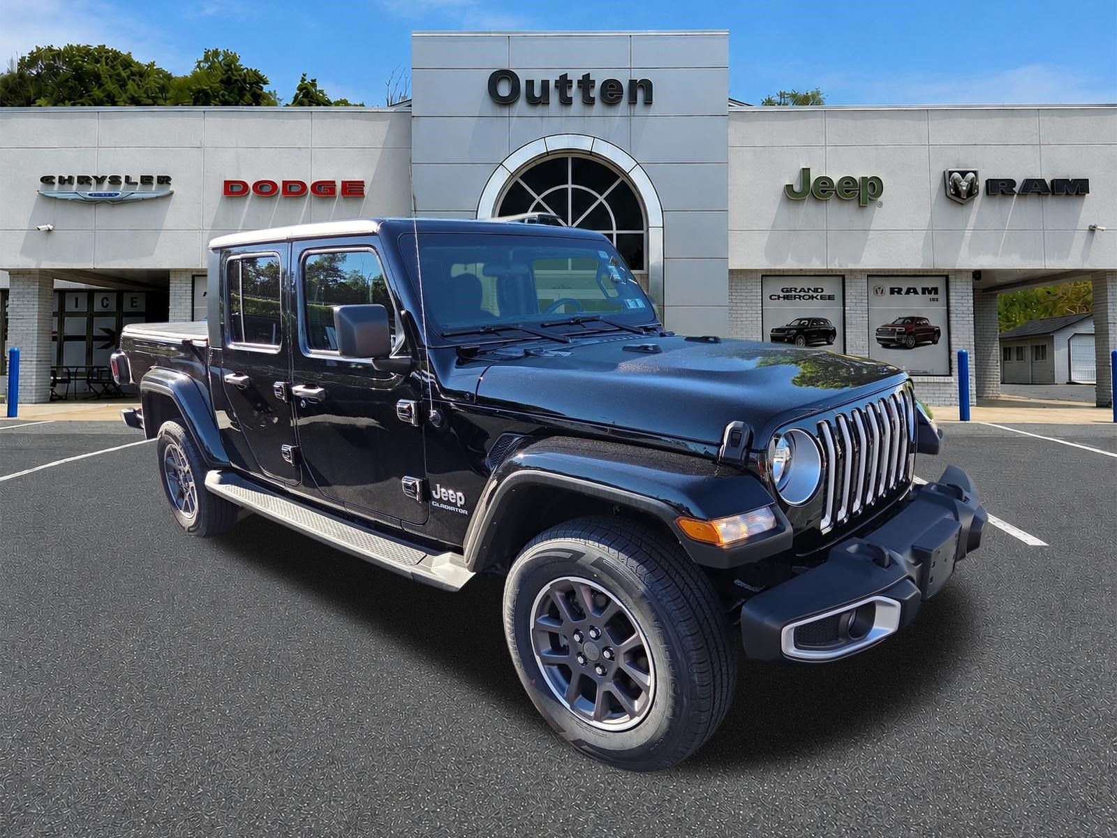 Certified 2021 Jeep Gladiator Overland w/ Cold Weather Group AWD/4WD image 1