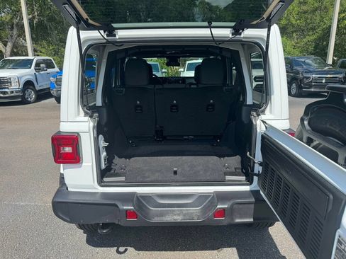 Used 2025 Jeep Wrangler Unlimited Sahara AWD/4WD image 8