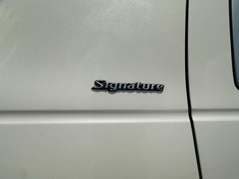 Used 2006 Lincoln Town Car Signature RWD image 15