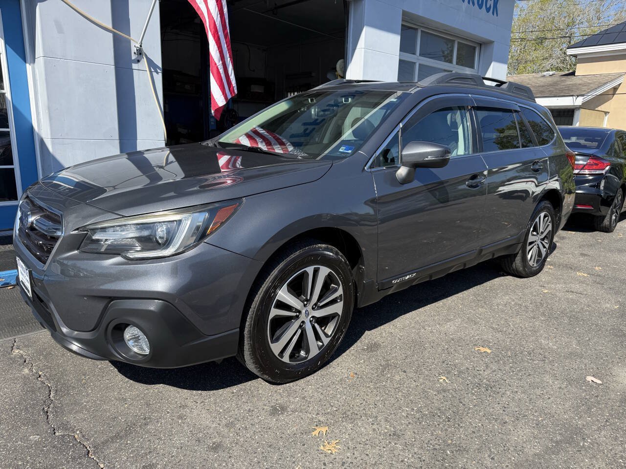Used 2018 Subaru Outback 2.5i Limited AWD/4WD image 3
