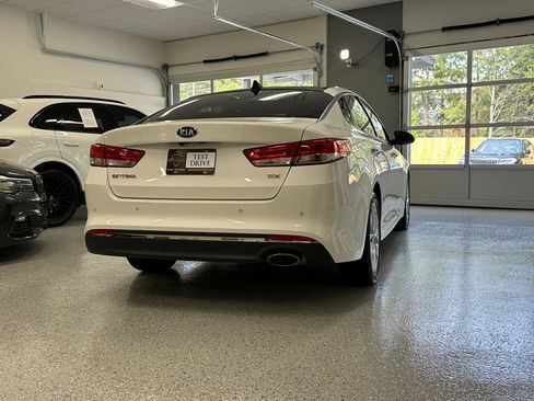 Used 2018 Kia Optima EX w/ Premium Package image 8