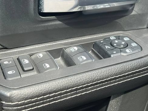 Used 2025 RAM 2500 Laramie AWD/4WD image 23