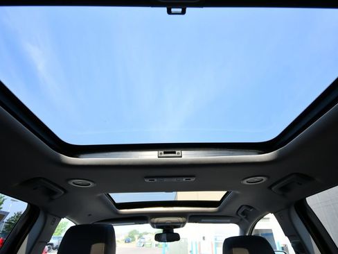 Used 2023 GMC Acadia SLT AWD/4WD image 19