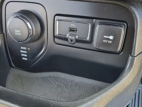 Used 2017 Jeep Renegade Limited AWD/4WD image 33
