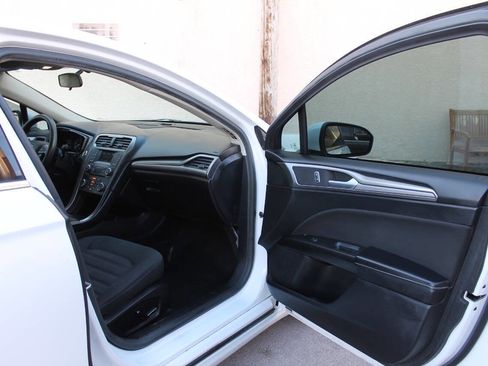 Used 2018 Ford Fusion SE FWD image 33