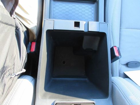 Used 2023 Nissan Frontier SV image 28