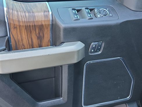 Used 2018 Ford F150 Lariat w/ Equipment Group 502A Luxury AWD/4WD image 21
