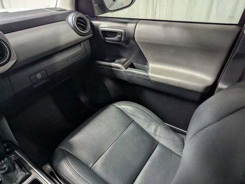 Used 2020 Toyota Tacoma SR5 RWD image 8