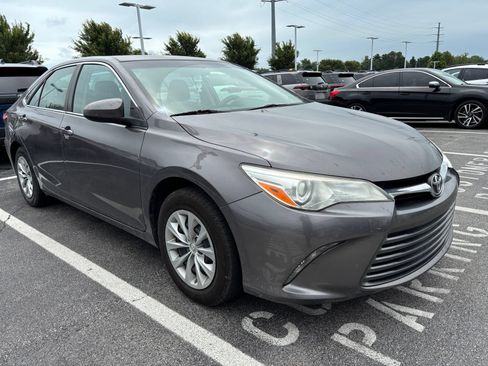 Used 2017 Toyota Camry LE FWD image 14