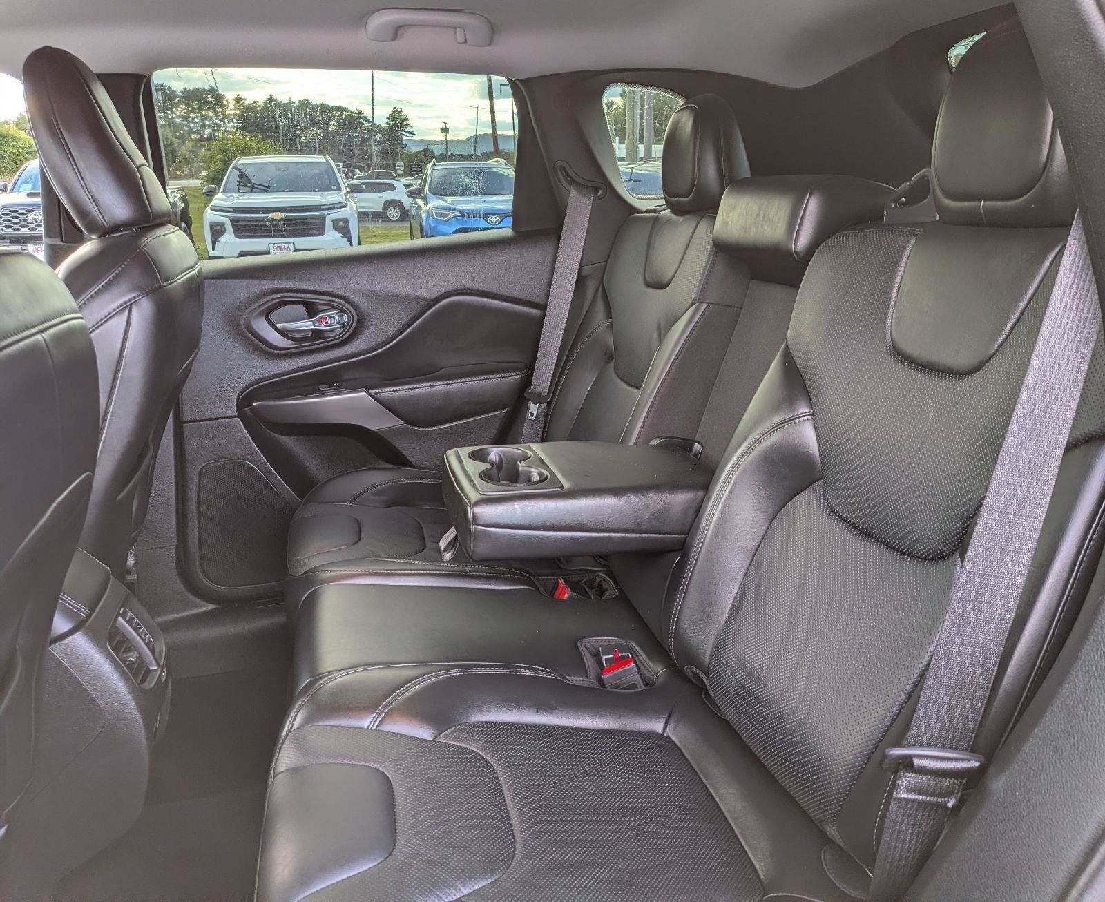 Used 2020 Jeep Cherokee Limited FWD image 24