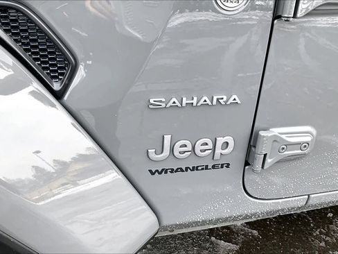 Used 2023 Jeep Wrangler Sahara image 7