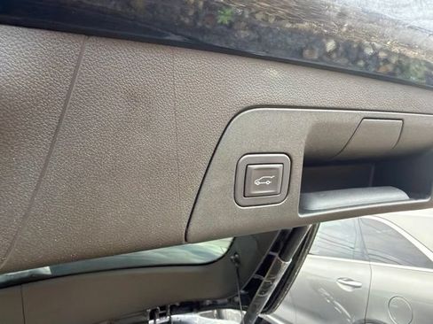 Used 2025 Buick Envision Avenir AWD/4WD image 9