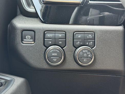Certified 2025 Chevrolet Silverado 1500 RST AWD/4WD image 33