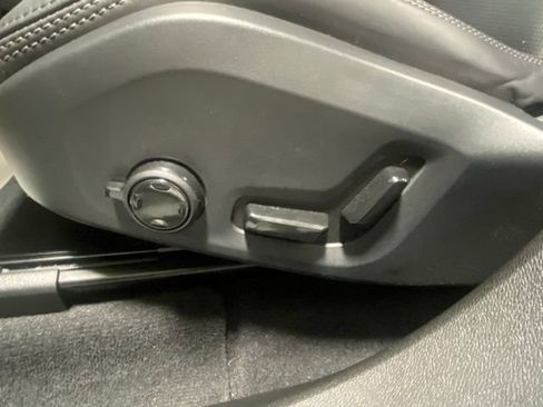 Certified 2025 Volvo XC60 B5 Ultra AWD/4WD image 11