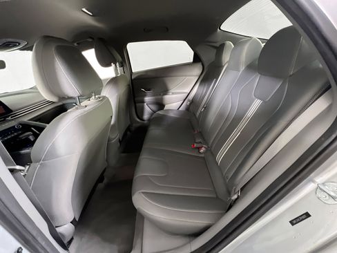 Used 2023 Hyundai Elantra SEL w/ Convenience Package image 24