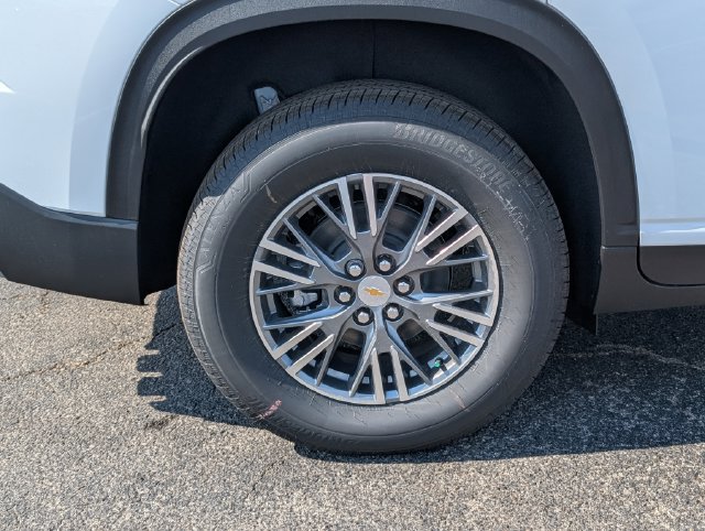 New 2027 Chevrolet Traverse LT w/ Driver Confidence Package FWD image 3