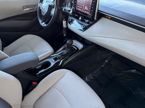 Used 2021 Toyota Corolla LE w/ Carpet Mat Package (TMS) image 17