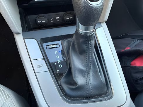 Used 2017 Hyundai Elantra SE FWD image 22