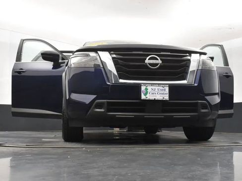 Used 2024 Nissan Pathfinder SV image 11