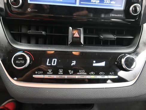 Used 2022 Toyota Corolla LE FWD image 11