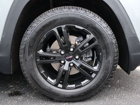 Used 2024 GMC Terrain AT4 w/ Tech Package AWD/4WD image 30
