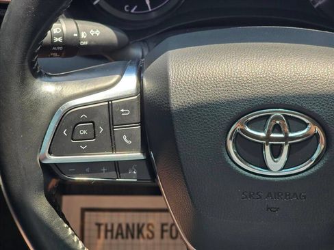 Used 2021 Toyota Highlander XLE FWD image 17