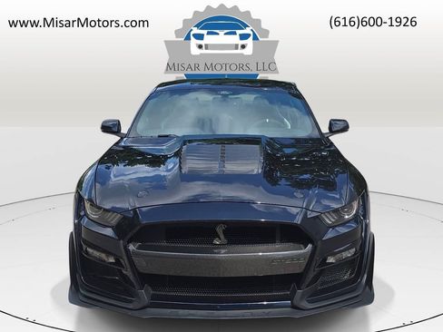 Used 2021 Ford Mustang Shelby GT500 w/ Carbon Fiber Track Pack RWD image 3