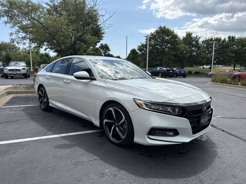 Used 2018 Honda Accord Sport image 4
