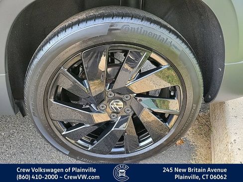 Certified 2023 Volkswagen Taos SE w/ Black Wheel Package AWD/4WD image 18
