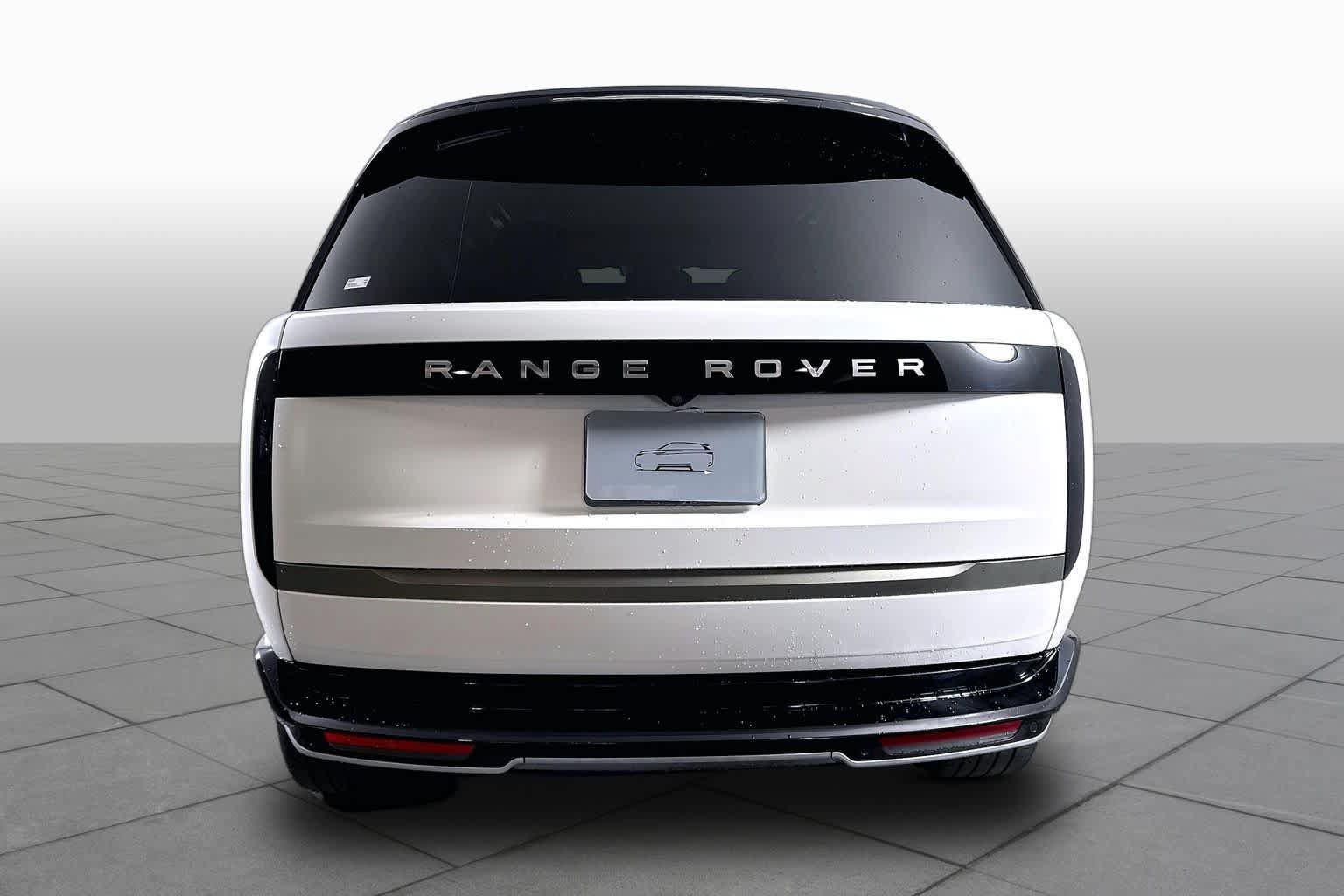 Used 2025 Land Rover Range Rover Long Wheelbase SE AWD/4WD image 4