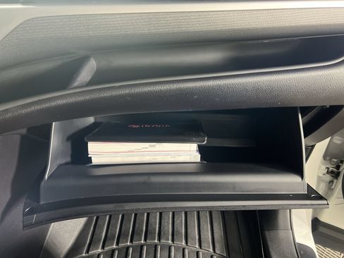 Used 2018 Toyota Highlander SE FWD image 38