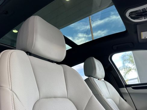 Certified 2025 Porsche Macan S image 17