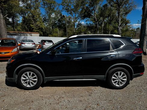 Used 2018 Nissan Rogue SV w/ Premium Package image 2