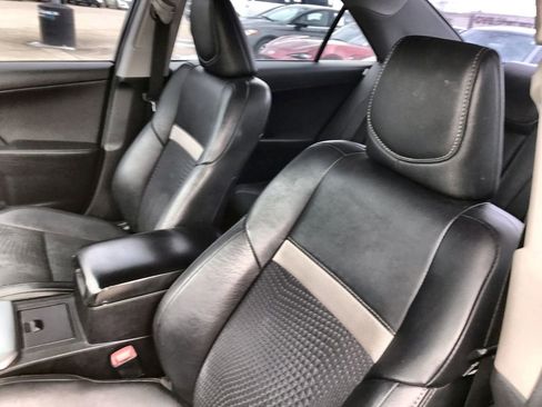 Used 2014 Toyota Camry SE w/ Moonroof Package FWD image 11