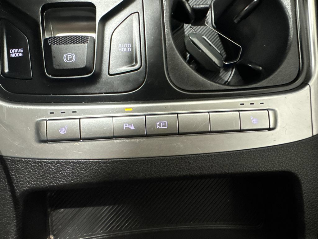 Used 2025 Kia Carnival FWD image 39