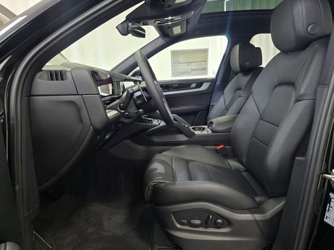 Certified 2025 Porsche Cayenne image 15